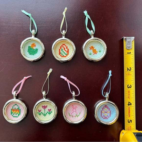 Lot Of 7 Easter Ornaments Cross Stitch 1.5” Framed Chicks Eggs Bunny Flowers Vtg - Picture 2 of 7